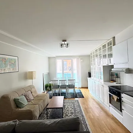 Apartment Center Convenient Location 3r With Lift Walking To Everywhere *